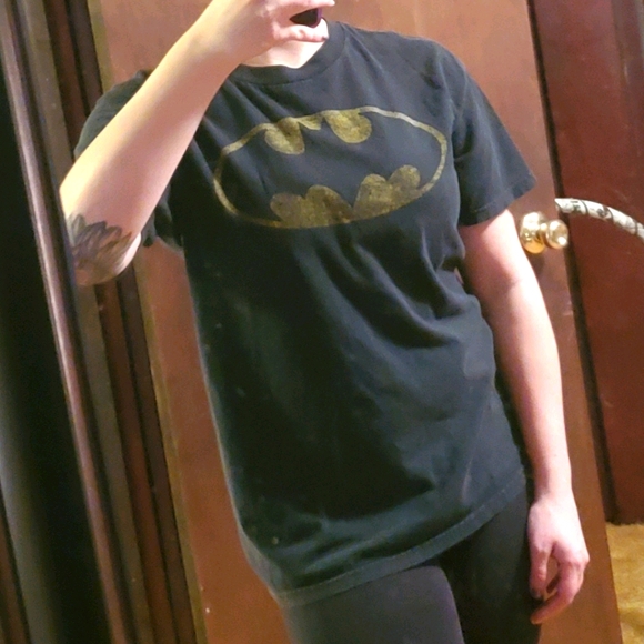 Batman black and yellow/gold t-shirt size Medium - Picture 4 of 4